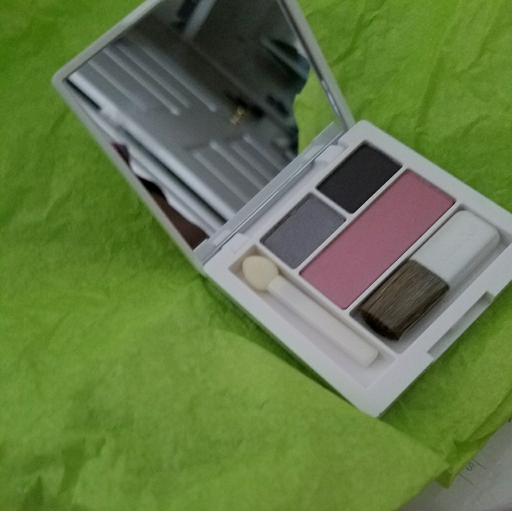 Clinique  Eyeshadow & Blush Duo & makeup remover - Picture 2 of 3